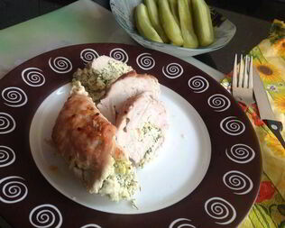 Рулеты из индейки с творогом и зеленью