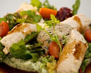 Рулеты из свинины с укропным пюре