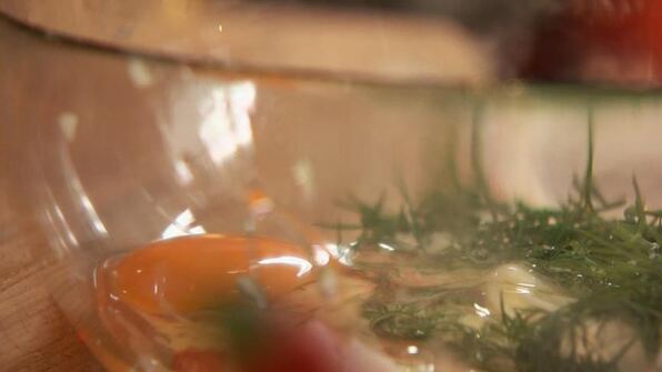 рулеты из свинины с укропным пюре