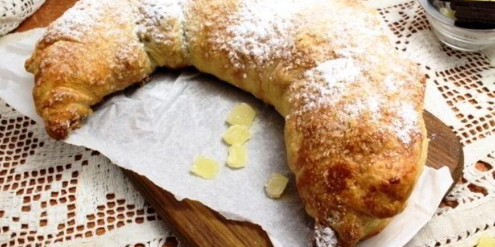 Рецепт шоколадного рулета из слоеного теста