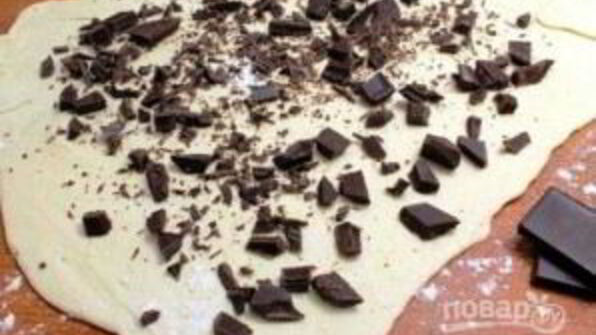 шоколадный рулет из слоеного теста