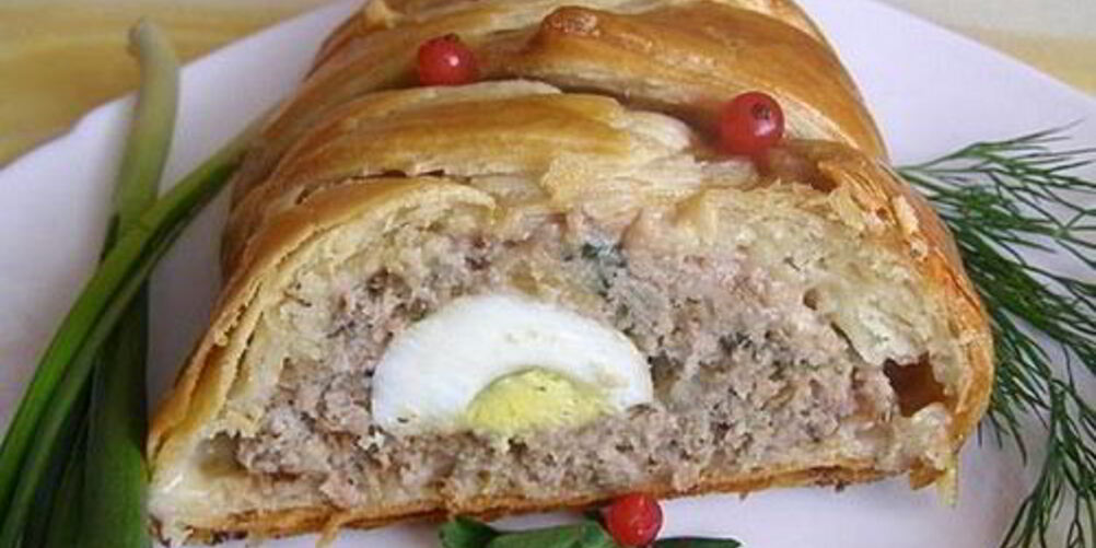 Рецепт сочного мясного рулета с яйцом