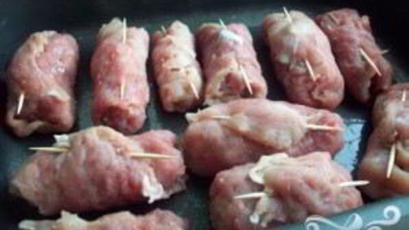 свиные рулеты с сыром и грибами