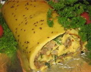 Сырно-мясной рулет с тмином