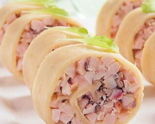 Сырный рулет с курицей и грибами