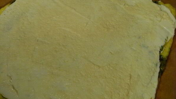 сырный рулет с лососем и шпинатом