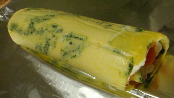 сырный рулет с лососем и шпинатом