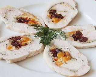 Закусочный куриный рулет с мандаринами