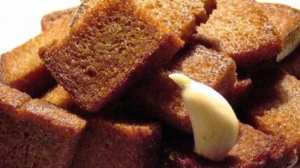 Сухарики с чесноком