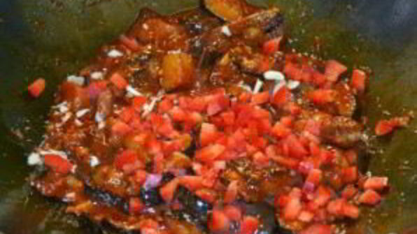 свиные ребрышки с баклажанами