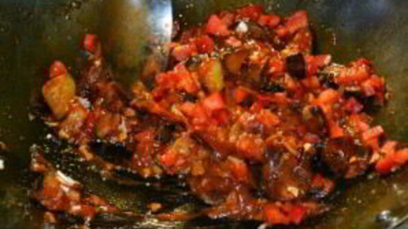 свиные ребрышки с баклажанами