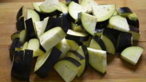 свиные ребрышки с баклажанами