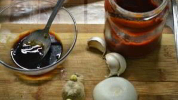 свиные ребрышки с баклажанами