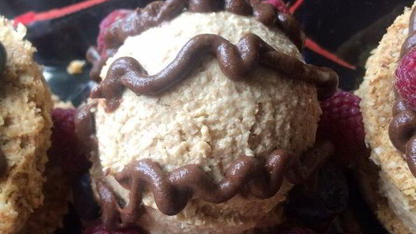 имбирные сэндвичи с кокосово-чайным мороженным