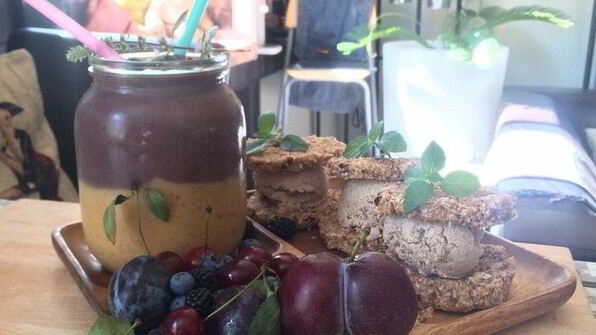 имбирные сэндвичи с кокосово-чайным мороженным