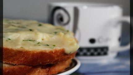 Хрустящие сэндвичи с соусом бешамель