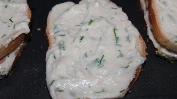 хрустящие сэндвичи с соусом бешамель