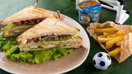 Клаб-сэндвич с лососевым паштетом