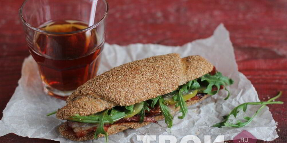 Рецепт сэндвича с беконом и руколой