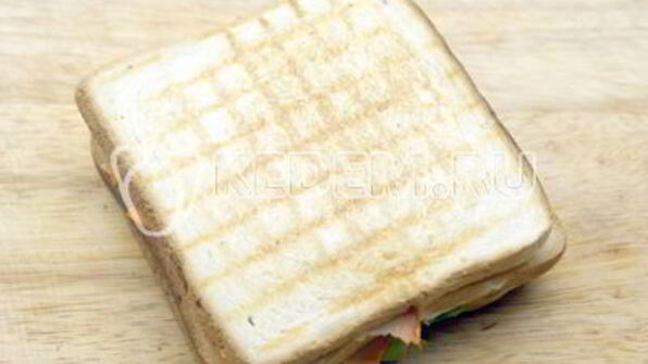 сэндвич с копченой курицей