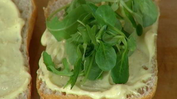 сэндвич с курицей в сырной корочке