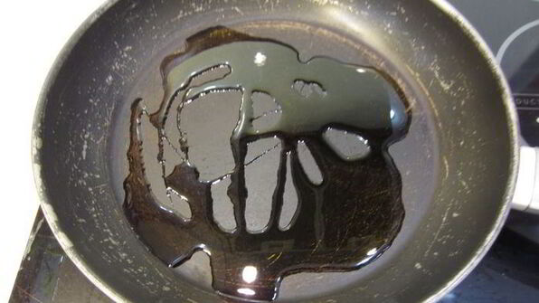 сэндвич с моцареллой, грибами и соусом нисуаз