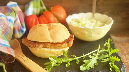 Сэндвичи барбекю со свининой и капустой