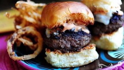 Сэндвичи с говядиной, грибами и швейцарским сыром