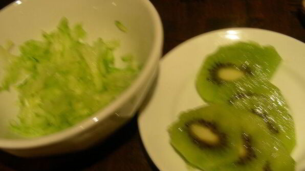 сэндвичи с копченым лососем и киви