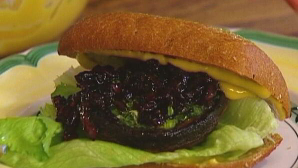 сэндвичи с портобелло, шалотом и чесночным майонезом