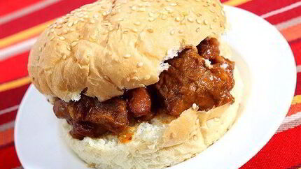 Сэндвичи с тушеной говядиной и зеленым луком