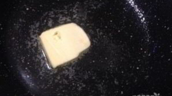 теплый сэндвич с сыром и помидором