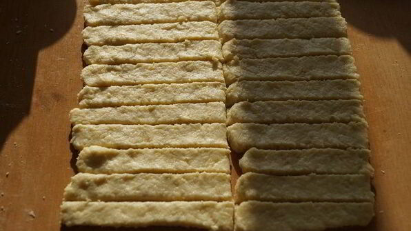 сырные палочки с кунжутом