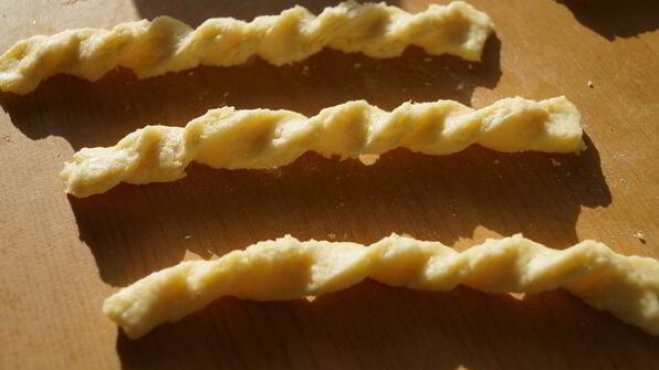 сырные палочки с кунжутом