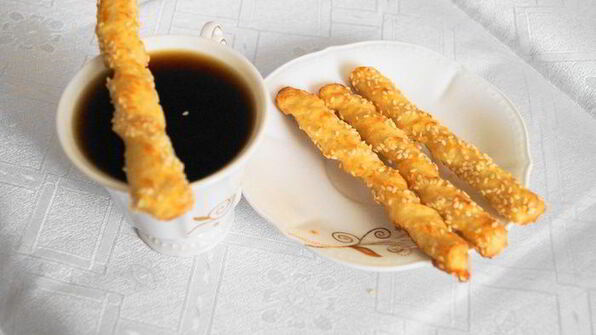 сырные палочки с кунжутом