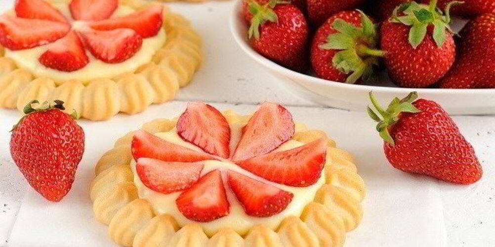 Рецепт безглютеновых тарталеток с гоголь-моголем и клубникой в шоколаде 3pauly