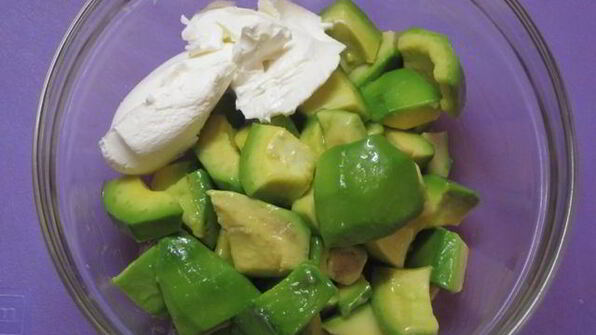 крем из авокадо в тарталетках