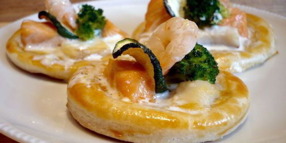 Рецепт рыбных тарталеток из слоеного теста