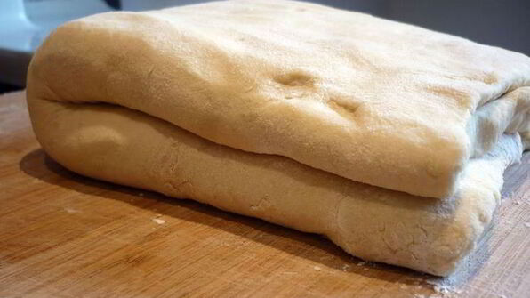 рыбные тарталетки из слоеного теста