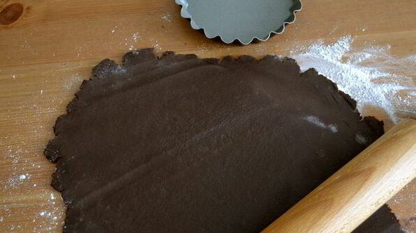 шоколадные тарталетки с клубникой