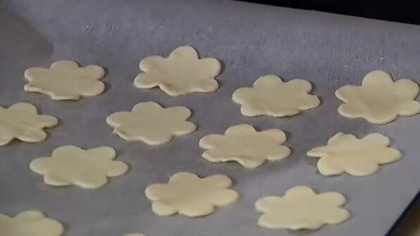 тарталетки с креветками и соусом бешамель