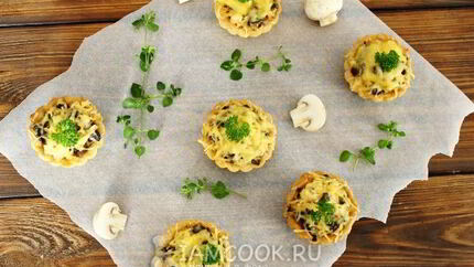 Тарталетки с курицей и грибами