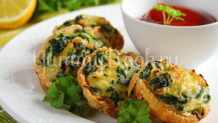 Тарталетки с лососем и шпинатом