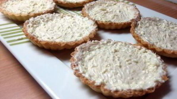 тарталетки с малиновым желе и рисовым кремом