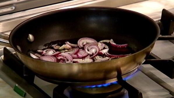 тарталетки с шампиньонами, спаржей и сладким перцем