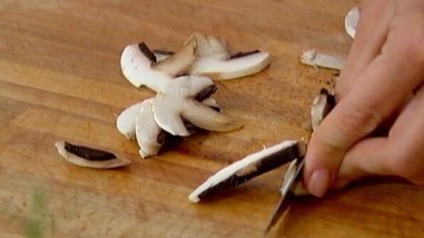 тарталетки с шампиньонами, спаржей и сладким перцем