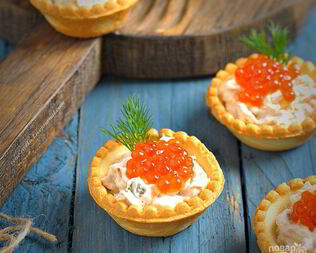 Тарталетки с тунцом и красной икрой