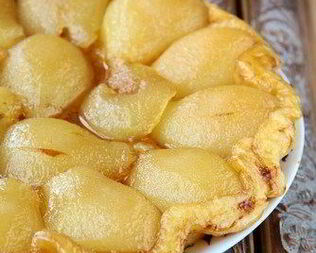 Грушевый тарт татен со слоеным тестом