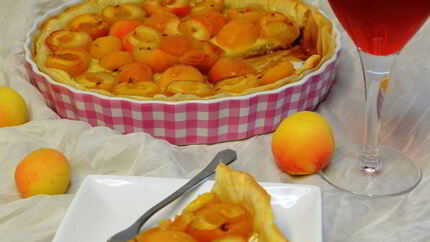 Тарт с камамбером и абрикосами