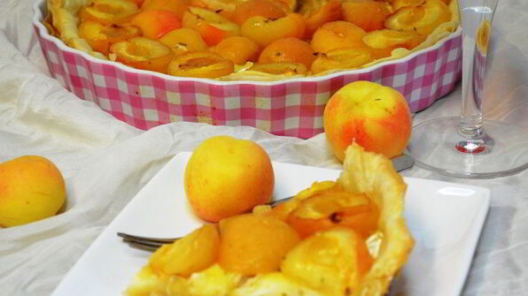 тарт с камамбером и абрикосами